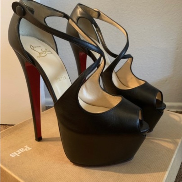 Christian Louboutin - Picture 4 of 6
